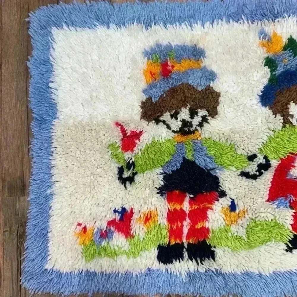 VINTAGE! Latch Hook Rug, Kids, multicolored! - Picture 3 of 6